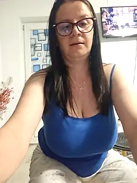 kristenvega (F milf) - Play hard nipless