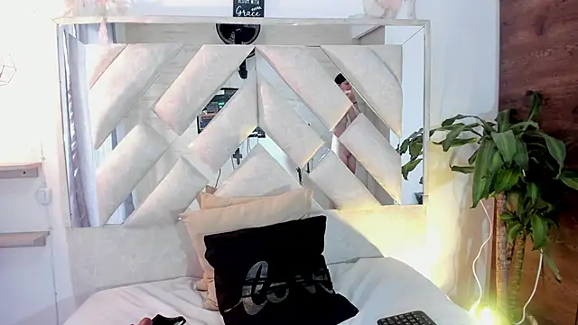 sofy_bonnet1 webcam