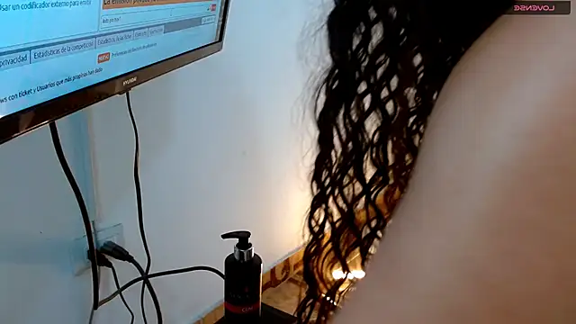 zhoee_love webcam