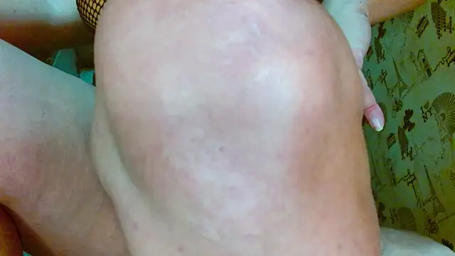 HugeCockCumsAlot webcam