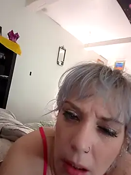 XxSweetlilSpitfirexX webcam
