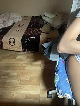 Mina048 webcam