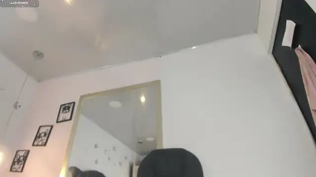 conny__curly webcam