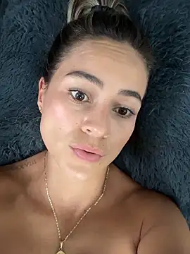 valentina_herrrera (F milf) - show  pussy toy