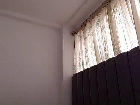 saara_johnson496 webcam