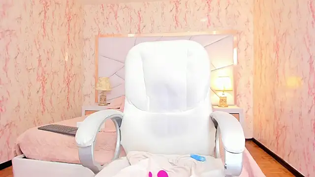Emily_Whinfre webcam