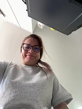 Pretty__Milf webcam