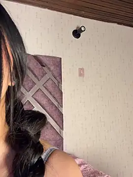 LunaMoore_Pink webcam