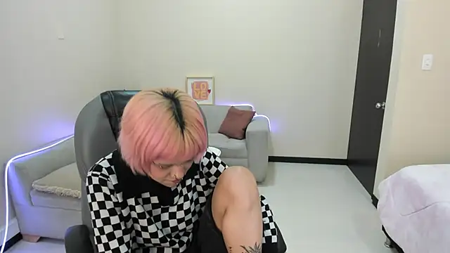 Bela_Craxkerr webcam