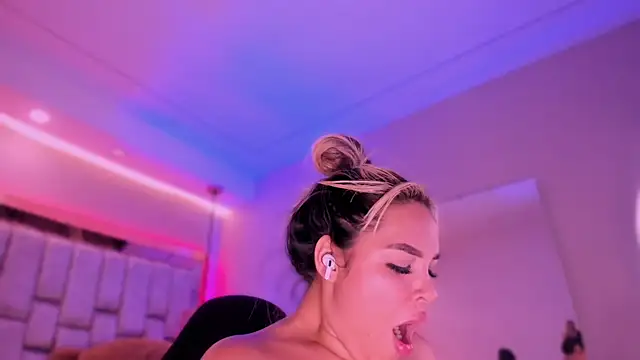 VioletaAbel webcam