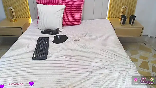 WildScarlet webcam