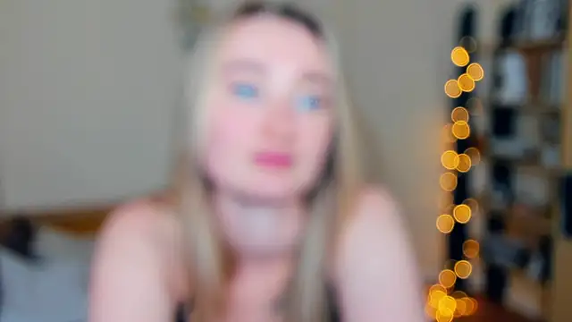 VioletteClaire webcam
