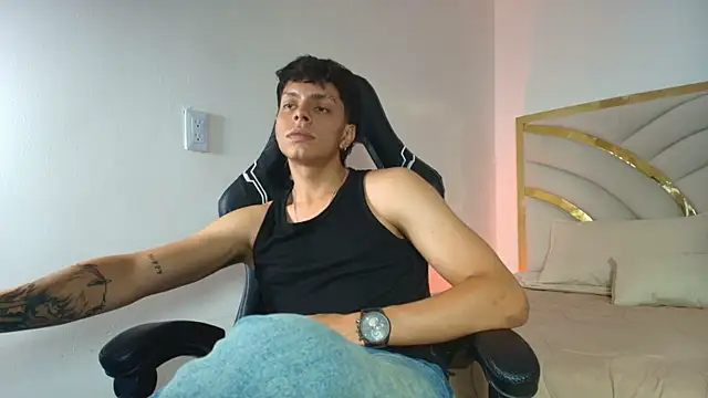 Milo_Storm webcam