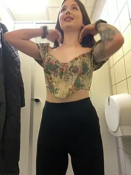 krismagnoly (F young) - MAKE MY PUSSY WET AND HAPPY IN PUBLIC
