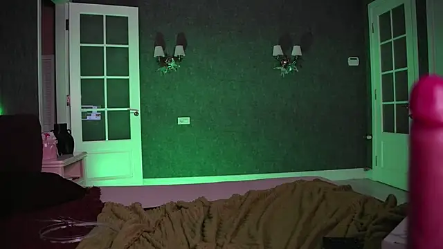 LisaElfy webcam