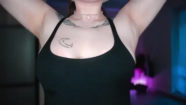 JuicyHelenX webcam