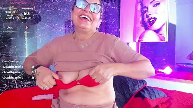 Agatha_Pleasure webcam