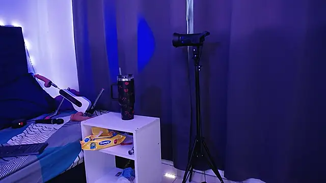 Nicol_Love0 webcam