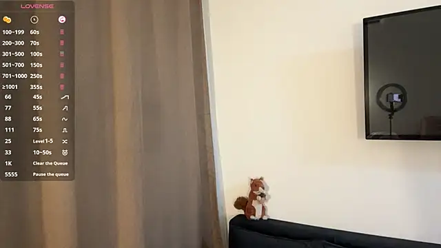 Ur_neighbor_Kira webcam