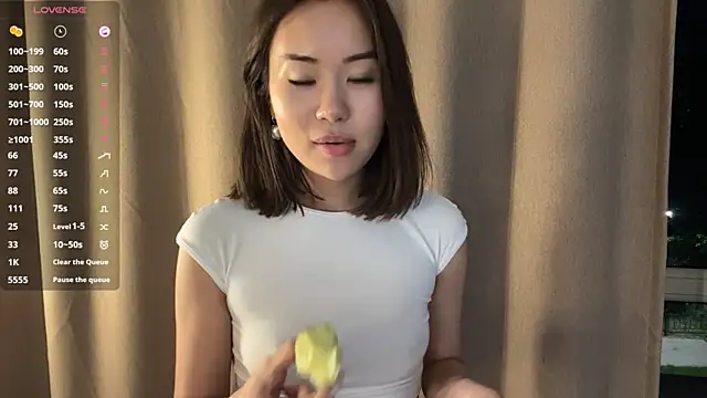 Ur_neighbor_Kira webcam