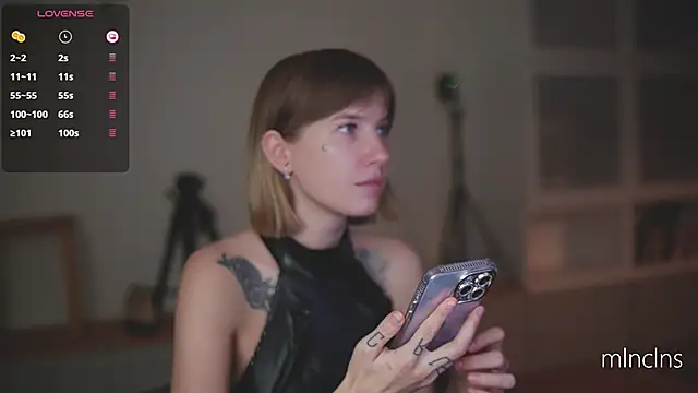 mel_collins (F young) - Show tits
