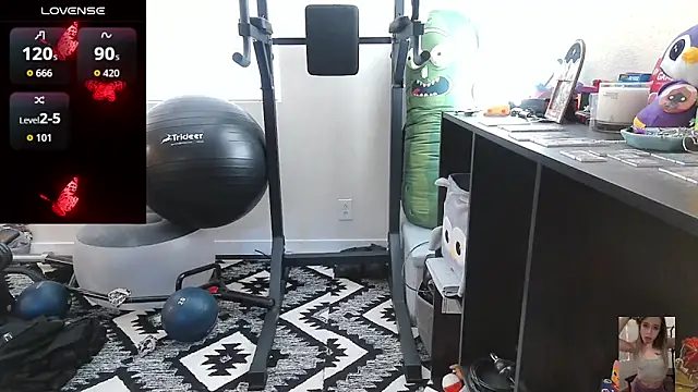 Blondiewithanass webcam