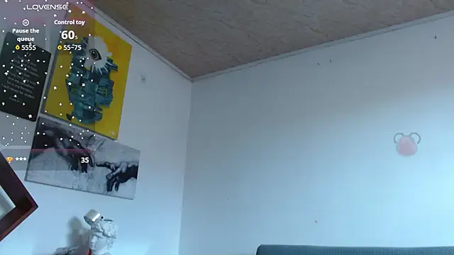 ZoeBakers_ webcam