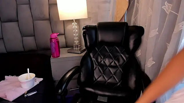 CarolineFyre webcam