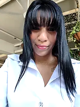 monserratjons01 (F young) - Flash tits