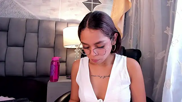 CarolineFyre webcam