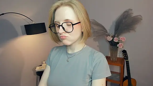 CaylaFahrni webcam