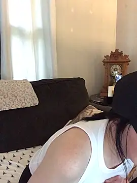 SidneyRaee webcam