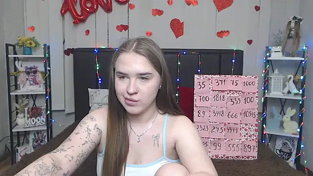 LauraHlot webcam