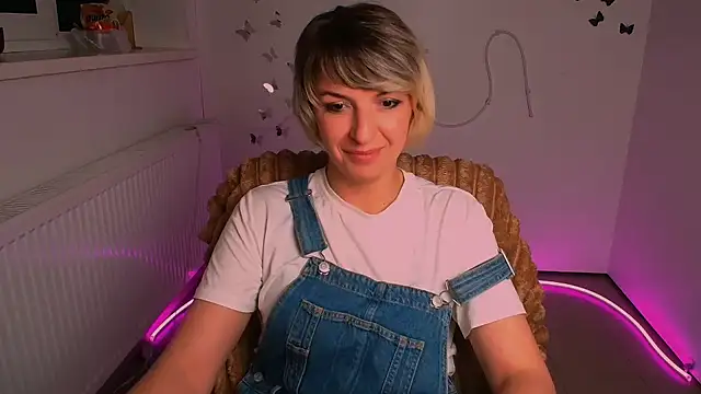 Lana_Foxyy webcam