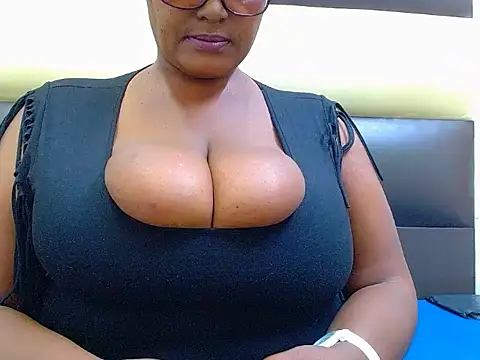 SexyBoobs44DD webcam