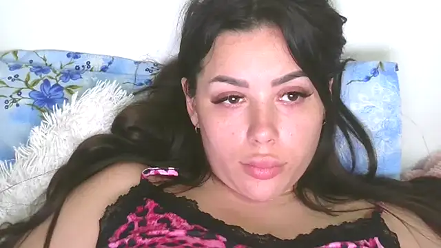 LovelyJulliette webcam