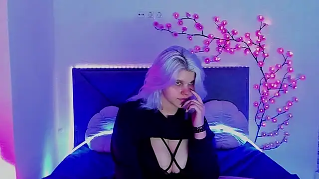 JoannLowe webcam