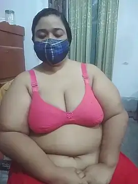 momo_loves webcam