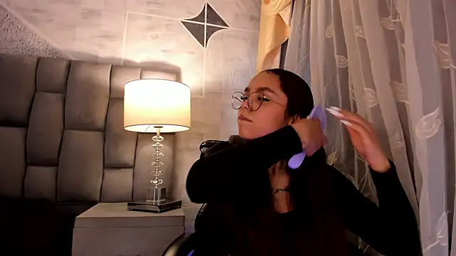 CarolineFyre webcam