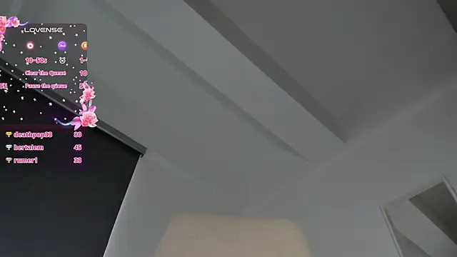 laura-hills18 webcam