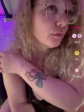 CurvyAnonymousGirl89 webcam
