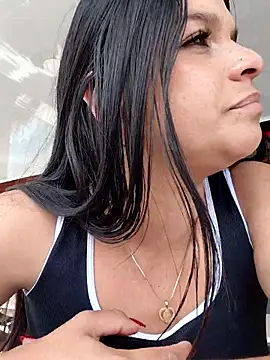 Layla-daring webcam