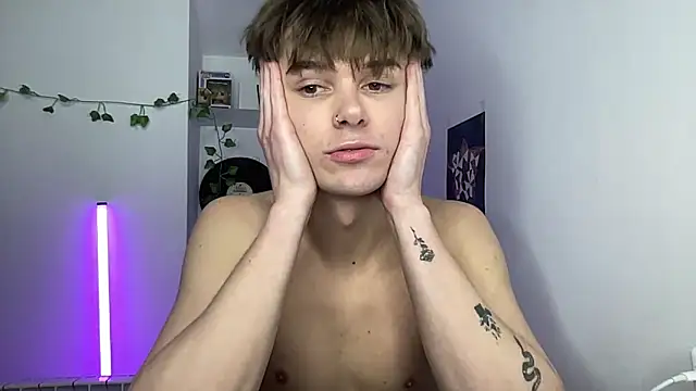YourMilkyGuy webcam