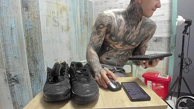Gury_tattoo webcam
