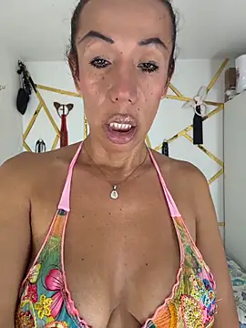 YOURSDEBORA webcam
