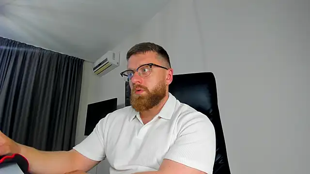 Findom_guy Live Webcam on Stripchat