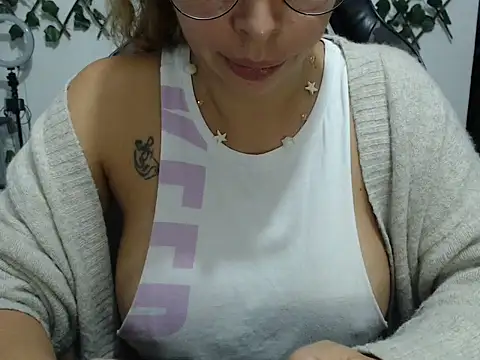 jeiana4u - Jeiana4u's free webcam - UK Sex Cams