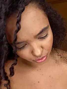 QeenPandinha live sex cam