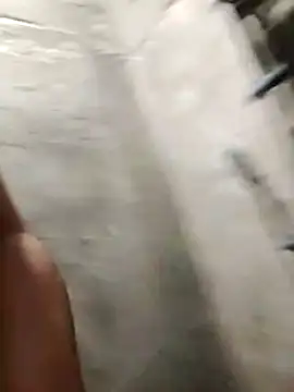 YourHotMenxie18 webcam