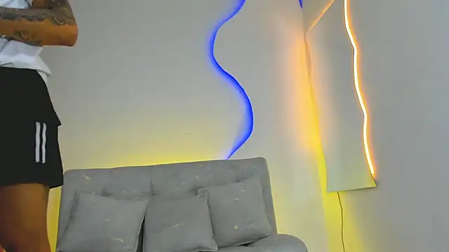 ArohomLester_ webcam